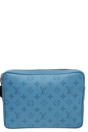 LV OUTDOOR MESSENGER TAIGARAMA LIGHT BLUE