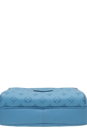 LV OUTDOOR MESSENGER TAIGARAMA LIGHT BLUE