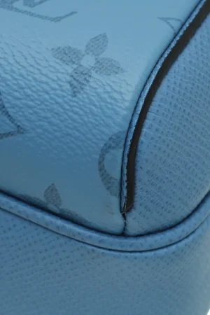 LV OUTDOOR MESSENGER TAIGARAMA LIGHT BLUE