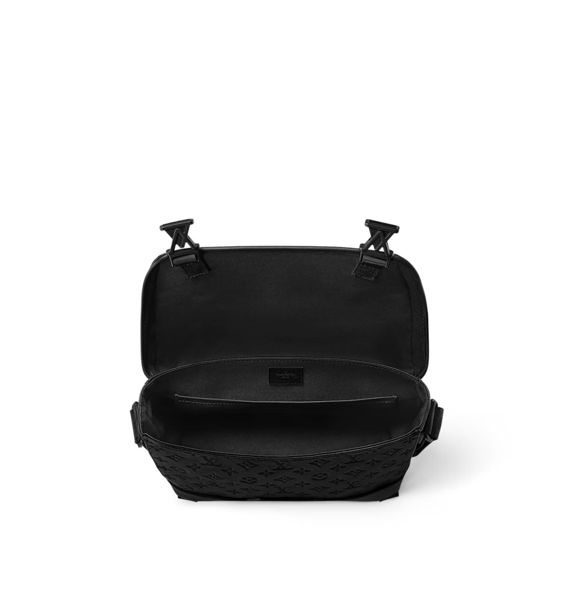 LV MESSENGER VOYAGER MONOGRAM SHADOW