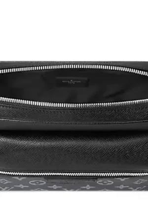 LV OUTDOOR MESSENGER TAIGARAMA BLACK
